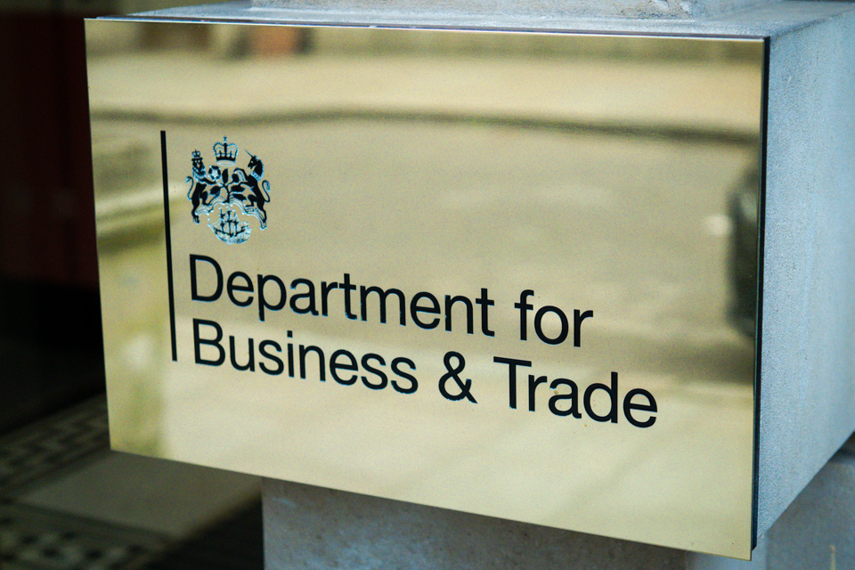 영국 Department for Business and Trade 명패